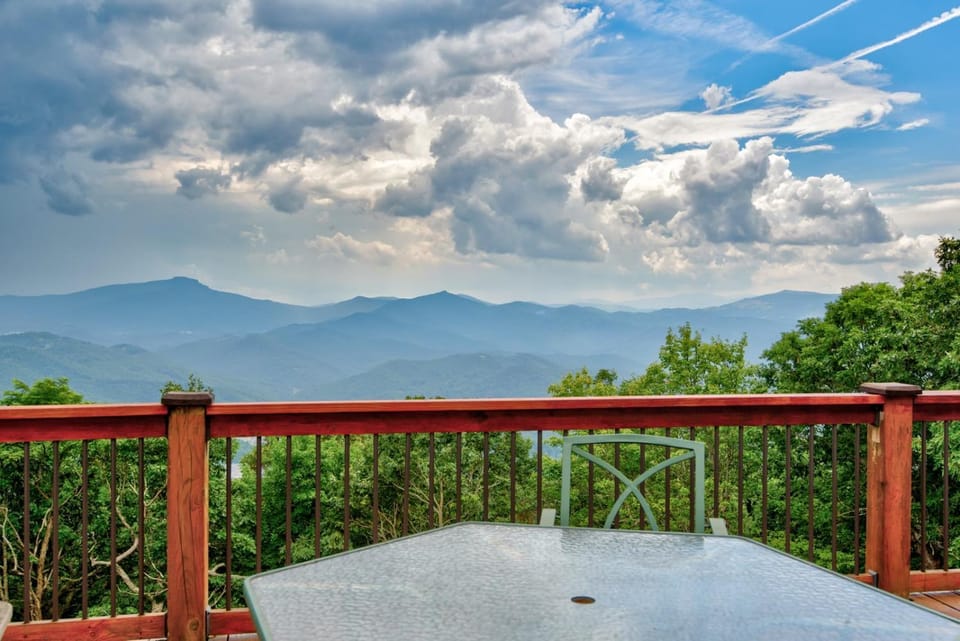 Shooting Star Lodge House in Brushy Fork