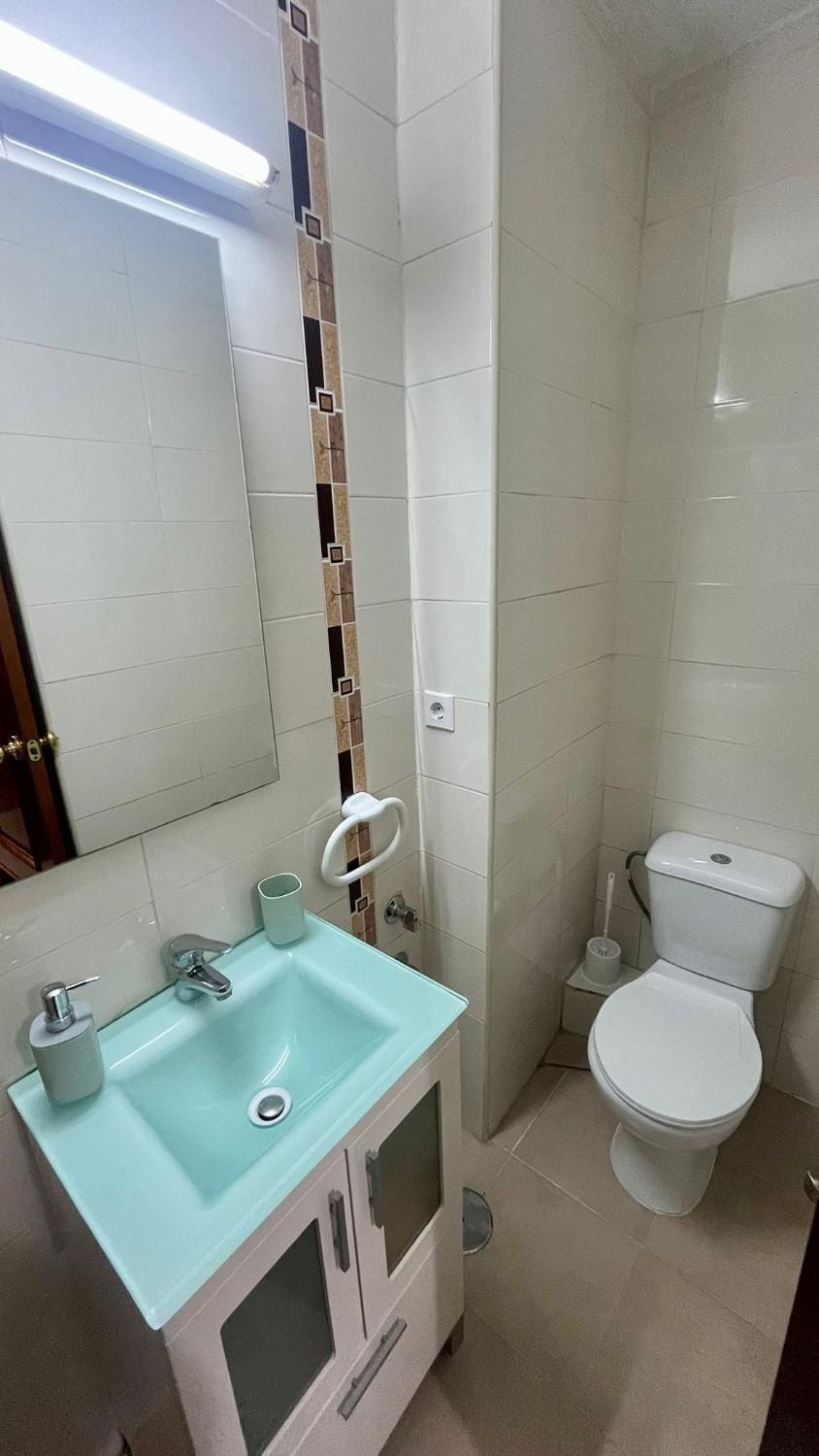 Toilet, Bathroom, towels