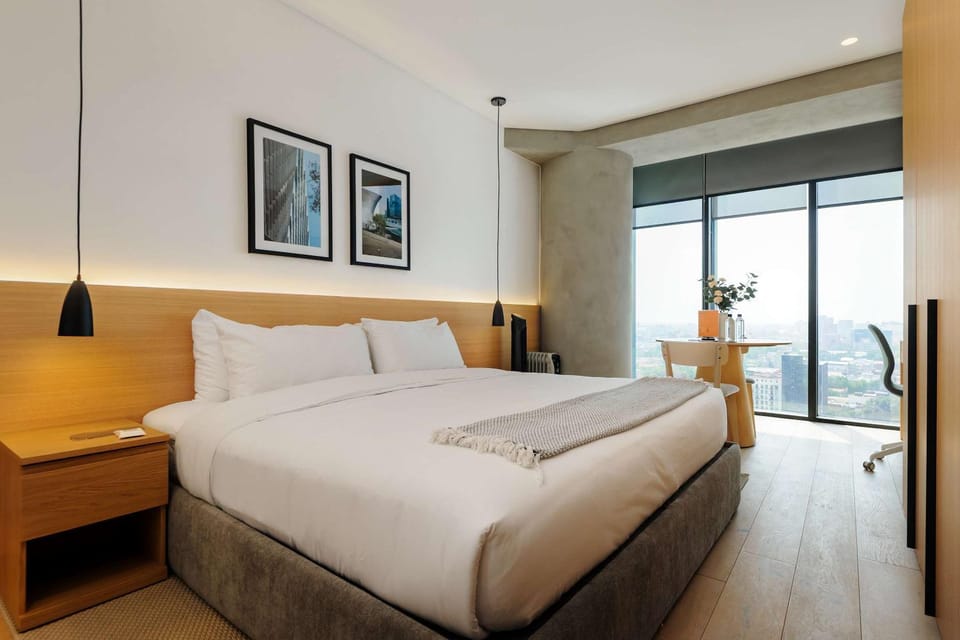 Photo of the whole room, Bedroom