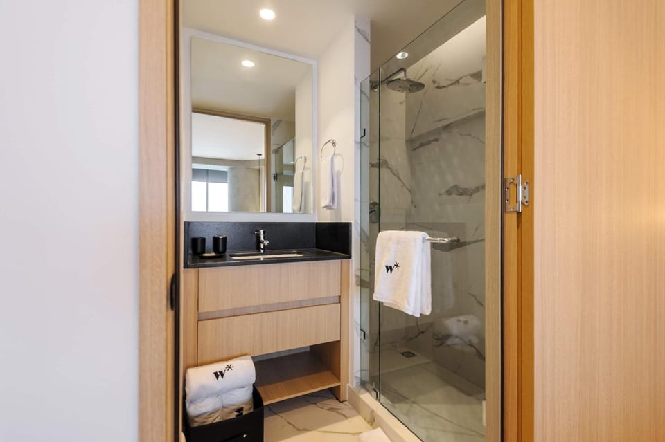 Shower, Toilet, Bathroom, towels