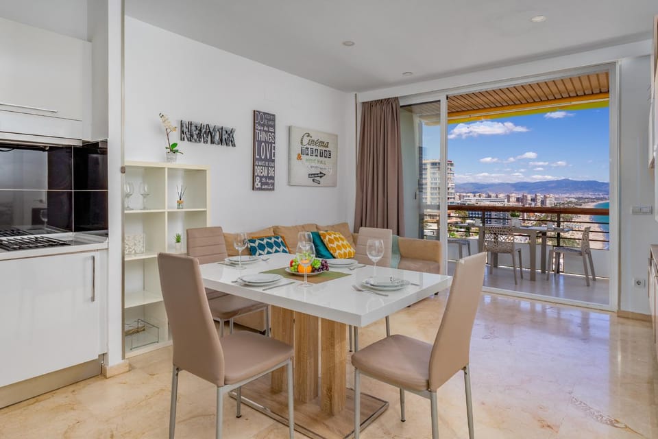Premium Beachfront Stay in La Carihuela 2 Apartment in Torremolinos