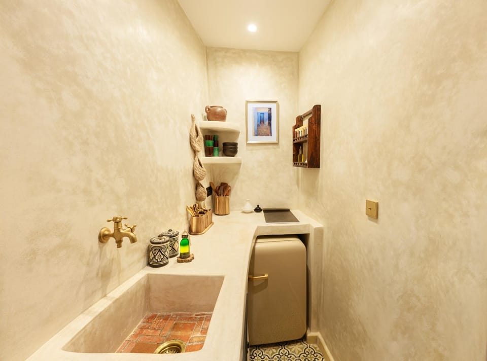 Kitchen or kitchenette