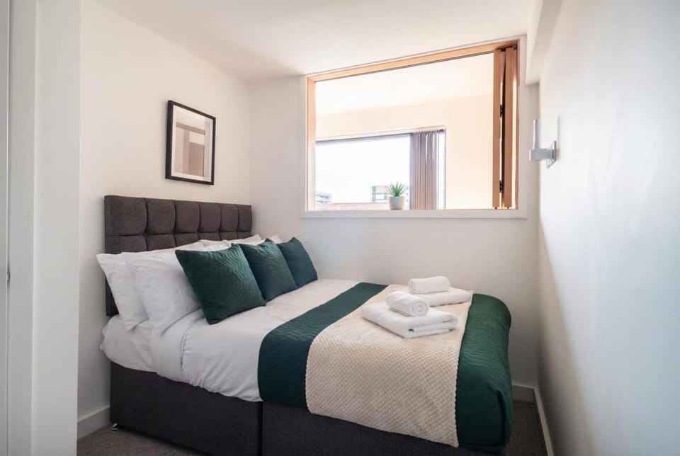 Lovely 2BED Manchester Apartment w Balcony Apartment in Salford