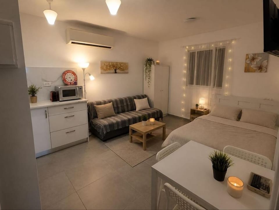 Little Domik by the Sea Apartment in Haifa