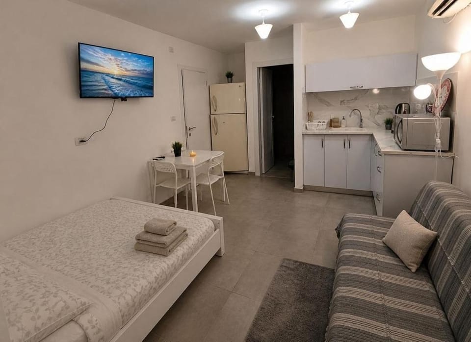 Little Domik by the Sea Apartment in Haifa