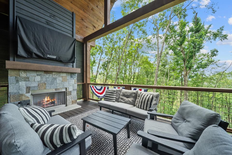 Black Diamond at Eagles Nest House in Beech Mountain