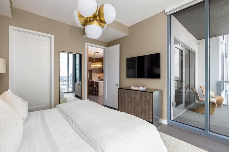 18th Floor - Soaring Sunset Apartment in Atlanta