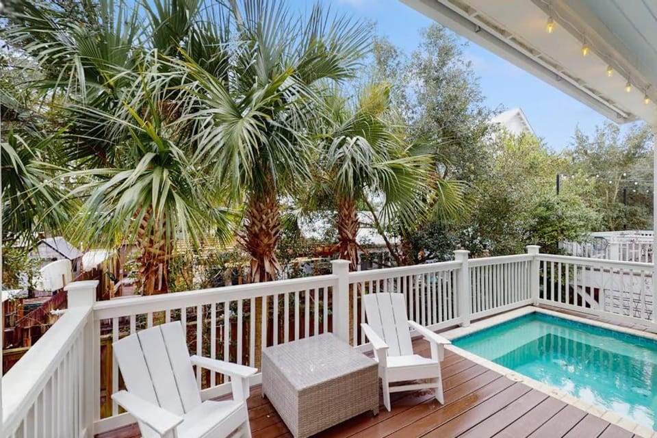Cozy coastal home with private pool decks and close to beach House in Blue Gulf Beach