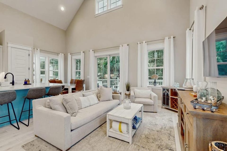 Cozy coastal home with private pool decks and close to beach House in Blue Gulf Beach