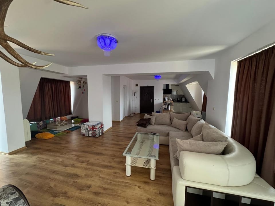 Living room, Seating area, kitchen