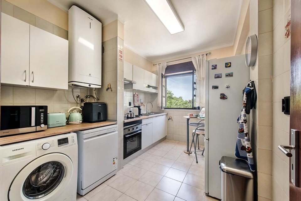 Kitchen or kitchenette, Dining area, dishwasher, microwave, oven, stove, toaster, washing machine, dryer