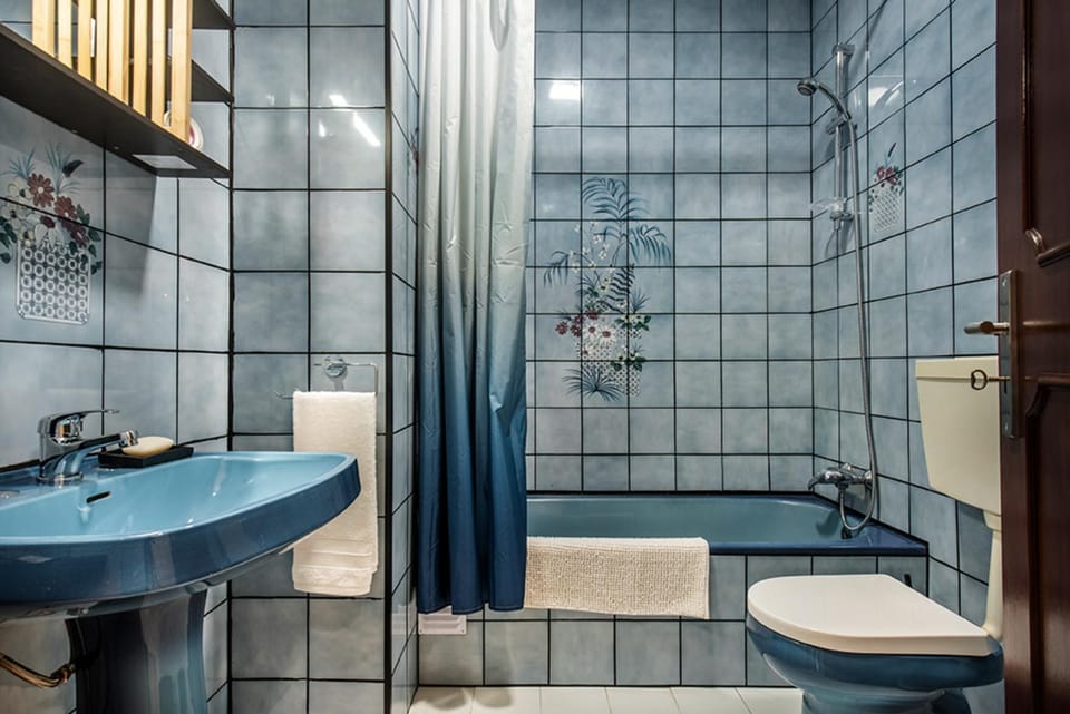 Shower, Toilet, Bathroom, Bath, towels