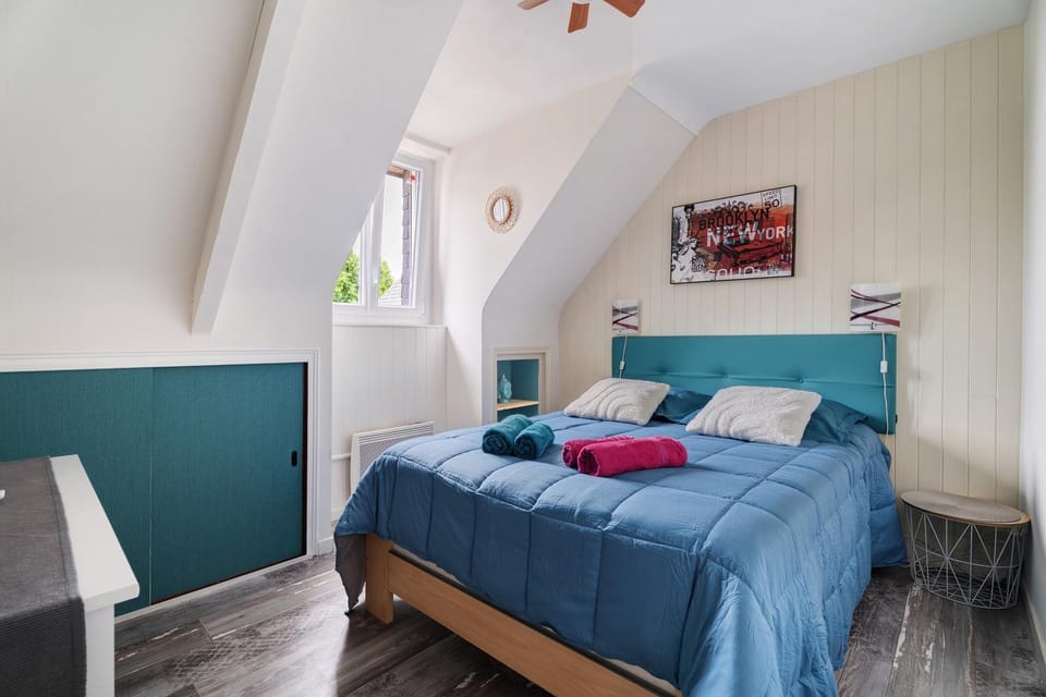 Property building, Living room, Bedroom