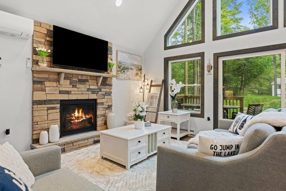 Brand New Chalet - Seclusion Arcadez Fire Pit Chalet in Coolbaugh Township
