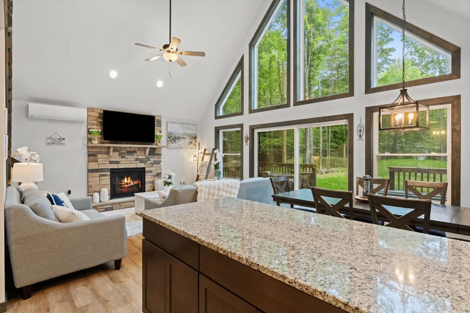 Brand New Chalet - Seclusion Arcadez Fire Pit Chalet in Coolbaugh Township