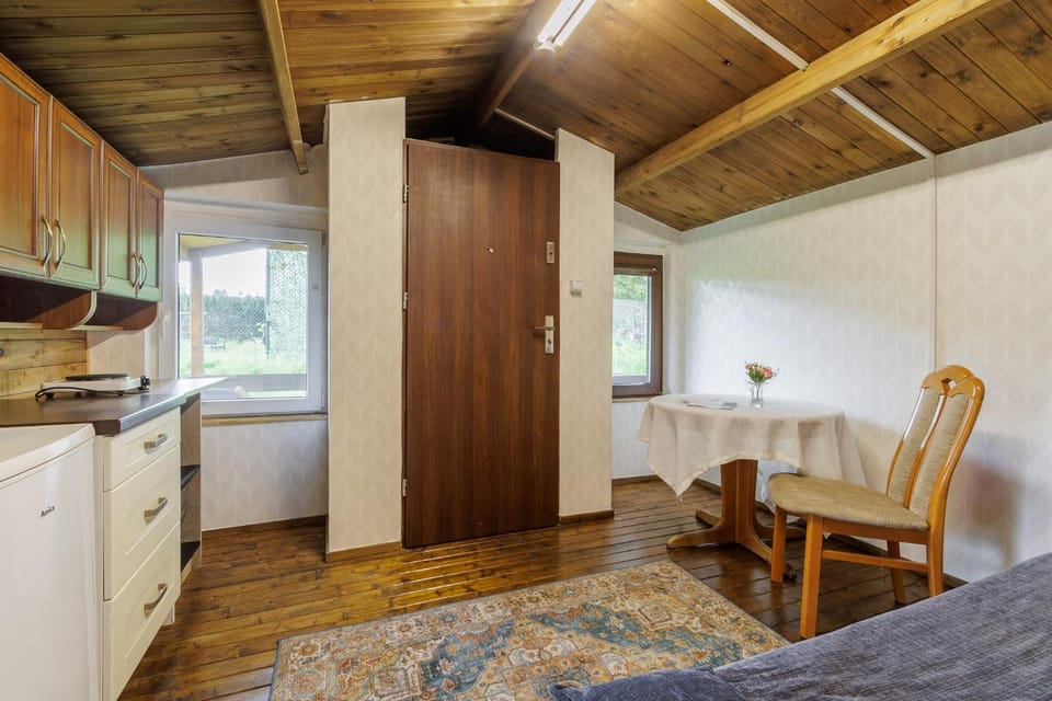 Kitchen or kitchenette, Photo of the whole room, Seating area, Bedroom, stove