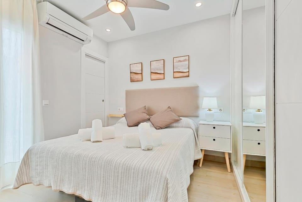 Bed, Photo of the whole room, Bedroom, towels, air conditioner