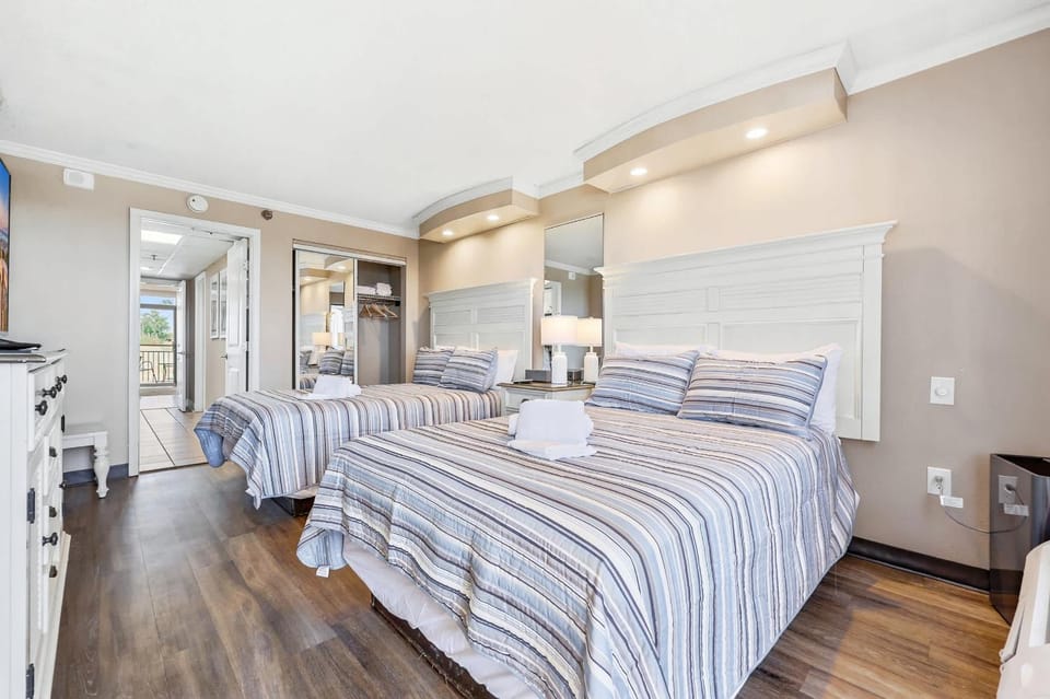 Shore Beats Working Oceanfront Resort Suite House in Myrtle Beach