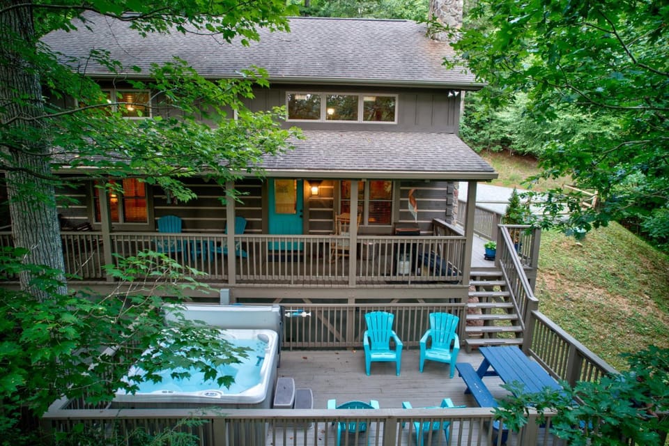 Among The Trees - Valle Crucis Cabin with hot tub Pool Table Pond Fire pit Cabin in Brushy Fork