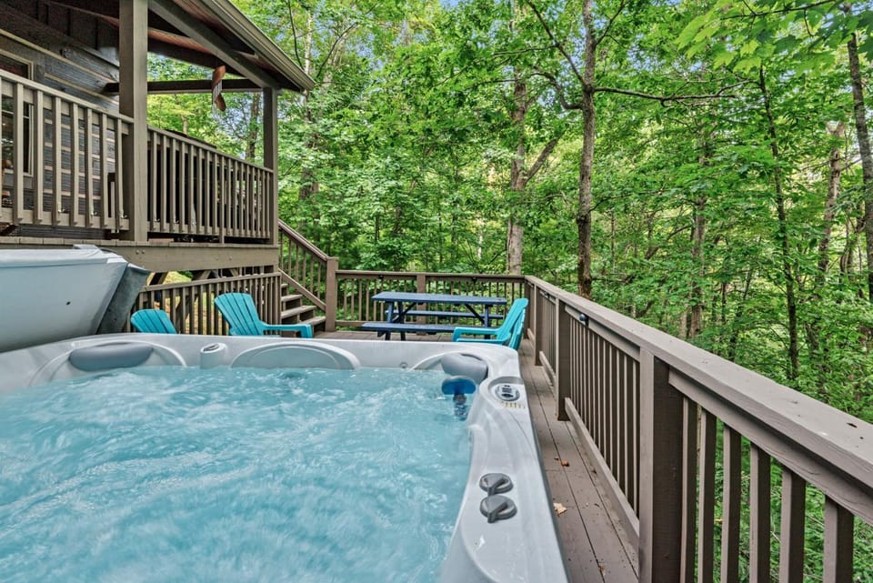 Among The Trees - Valle Crucis Cabin with hot tub Pool Table Pond Fire pit Cabin in Brushy Fork