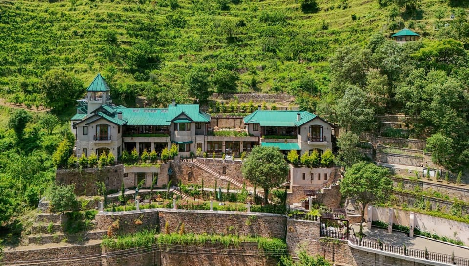 Birds & Oaks - Luxury Boutique Hotel, Ramgarh Hotel in Uttarakhand