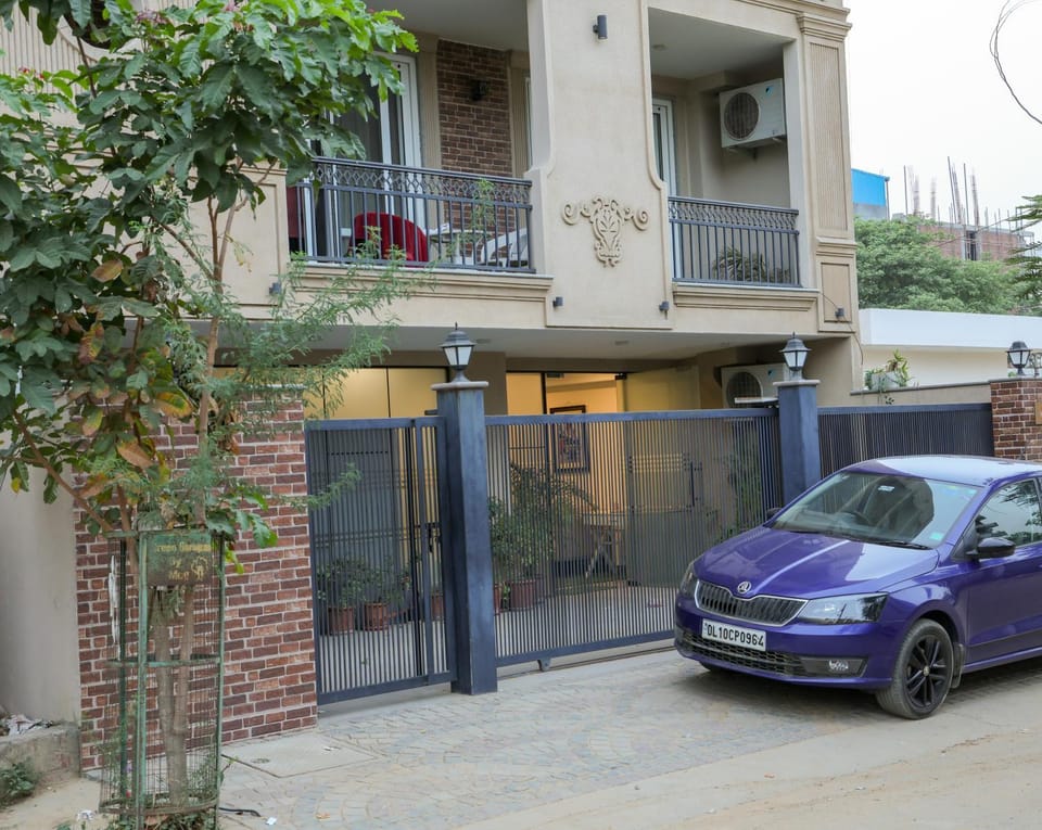 Property building, Street view, Location, Parking