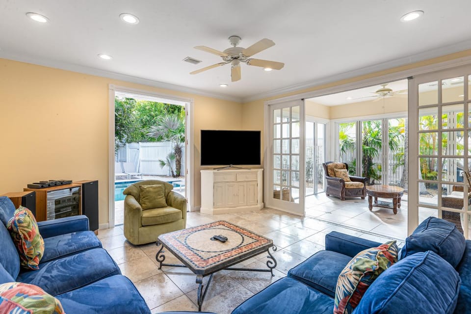 KW270FLR The Southernmost Comfort House House in Key West
