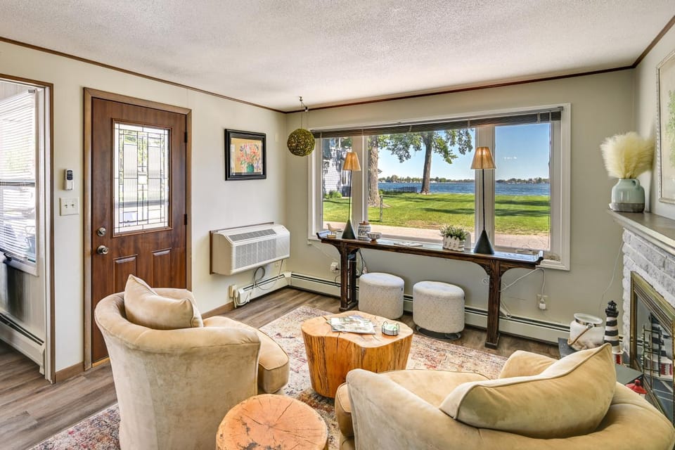 Angler's Paradise: Lake Wawasee Waterfront Home House in Indiana