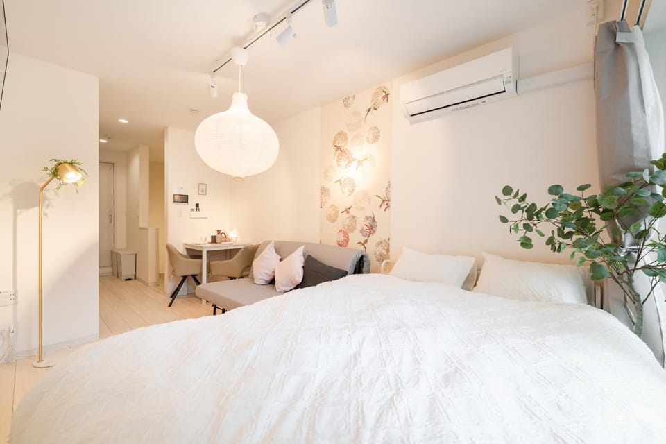 Photo of the whole room, Bedroom