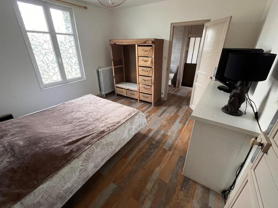 Bedroom, wardrobe