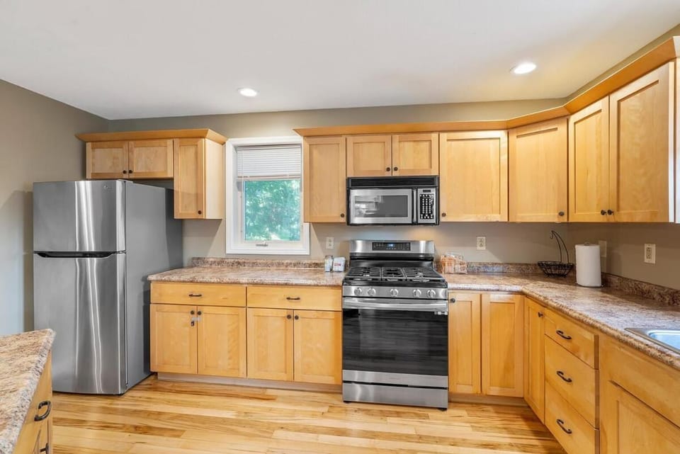 Cozy Corner Apartment in Oswego
