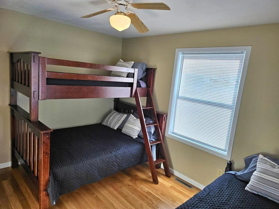Cozy Corner Apartment in Oswego