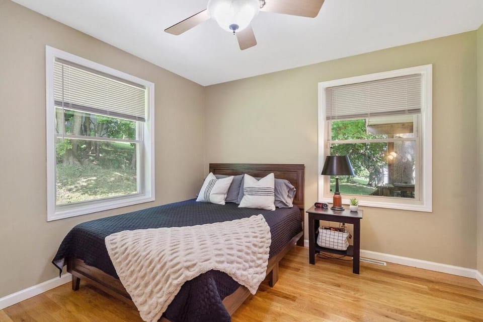 Cozy Corner Apartment in Oswego