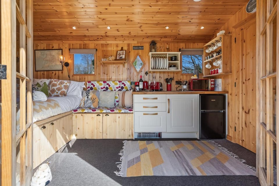 Kitchen or kitchenette, oven, pet friendly