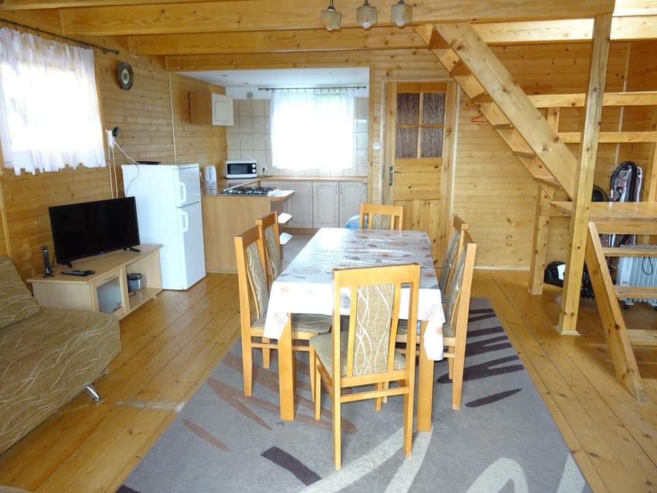 Communal lounge/ TV room, Kitchen or kitchenette, Living room, Seating area