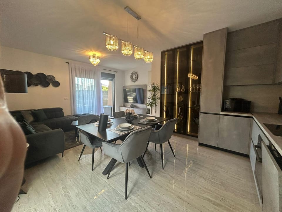 Living room, Dining area