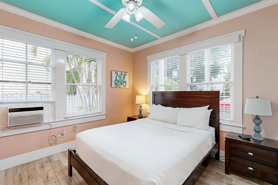 KW31 Three Flowers Guesthouse House in Key West