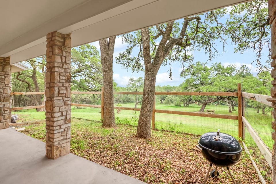 Majestic Oaks House in Wimberley