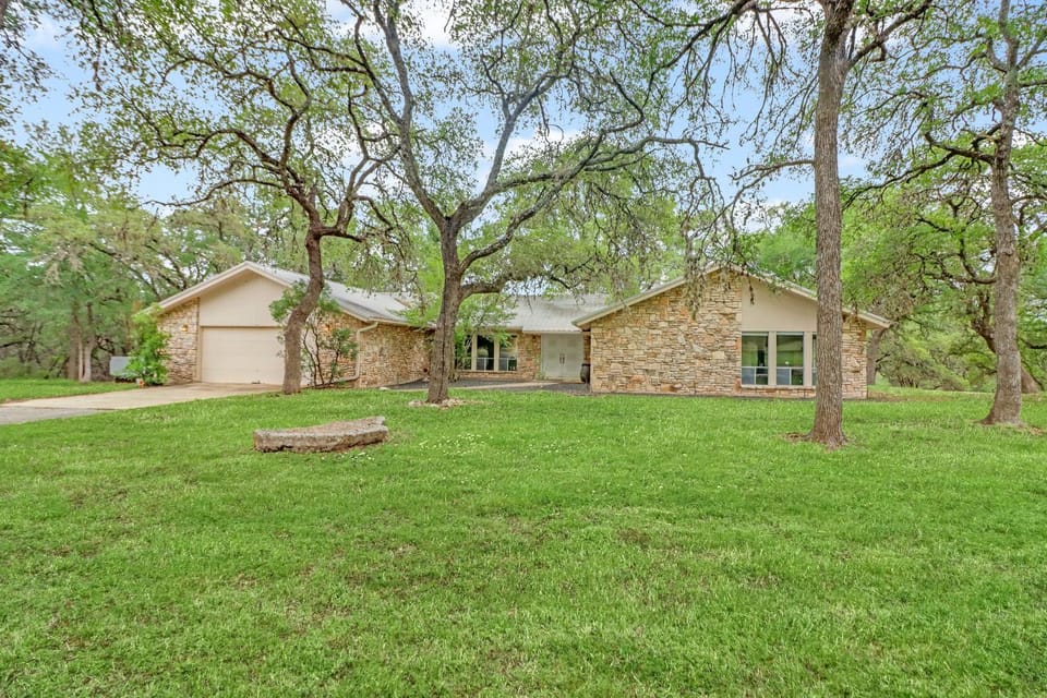 Majestic Oaks House in Wimberley
