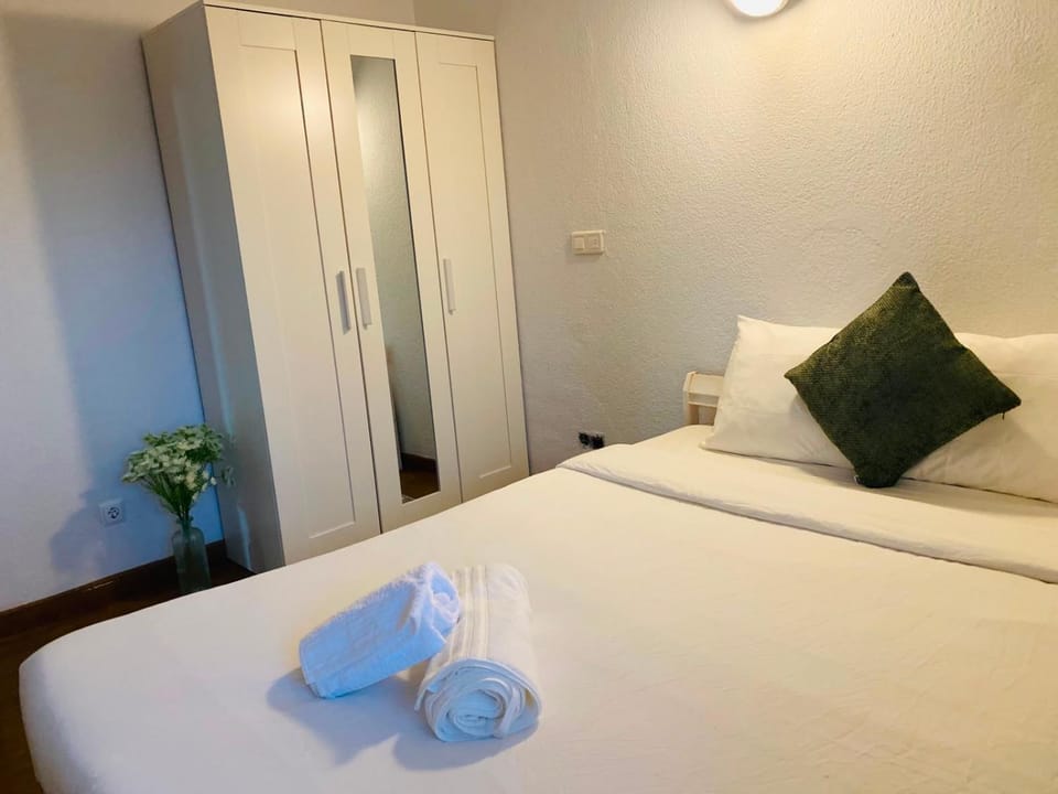 Bed, Bedroom, towels, wardrobe
