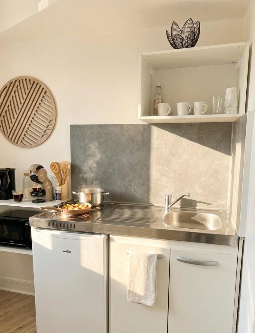 Coffee/tea facilities, Kitchen or kitchenette, microwave