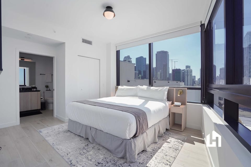 Bed, TV and multimedia, Photo of the whole room, Bedroom, City view