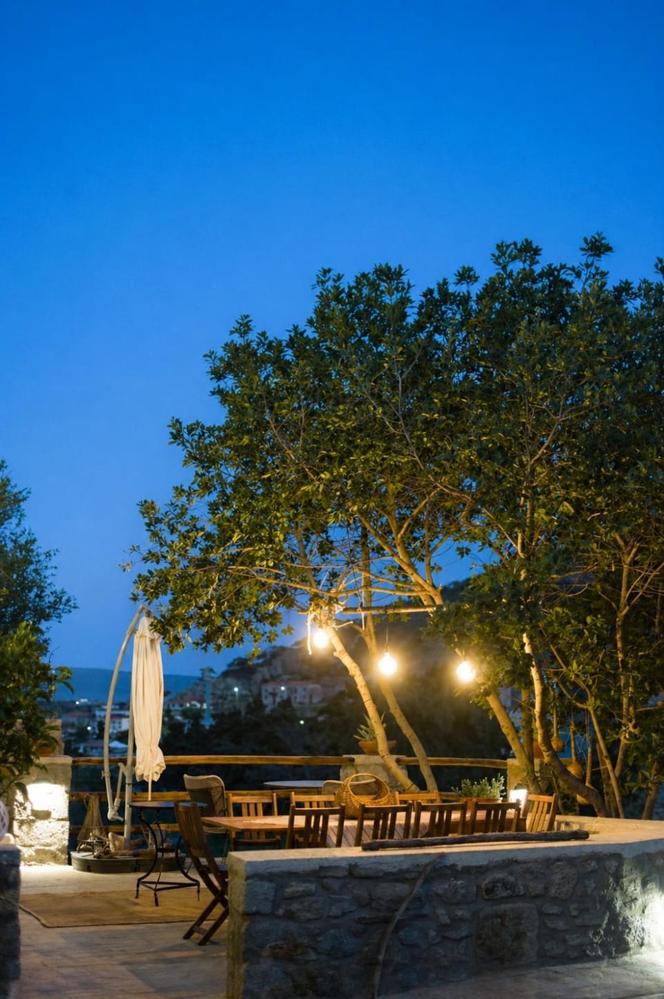 Hadi, The Stone Courtyard Kondiás House in Decentralized Administration of the Aegean
