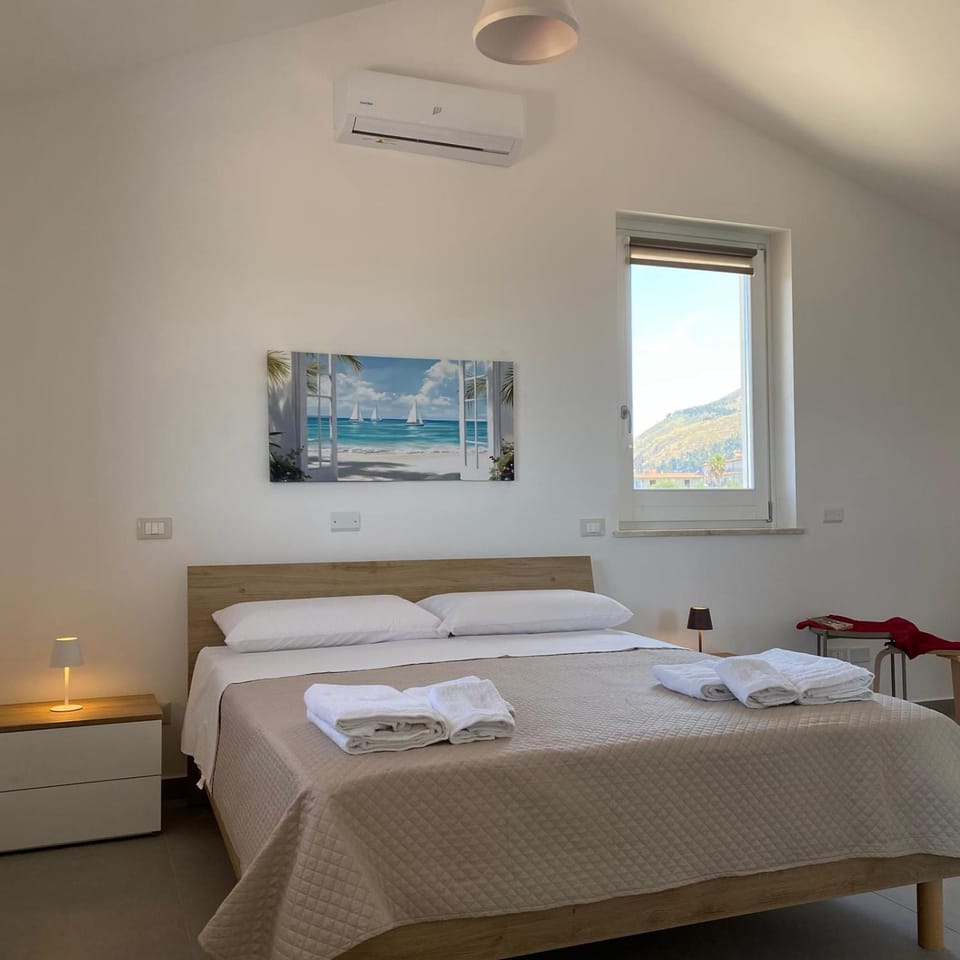Bedroom, air conditioner