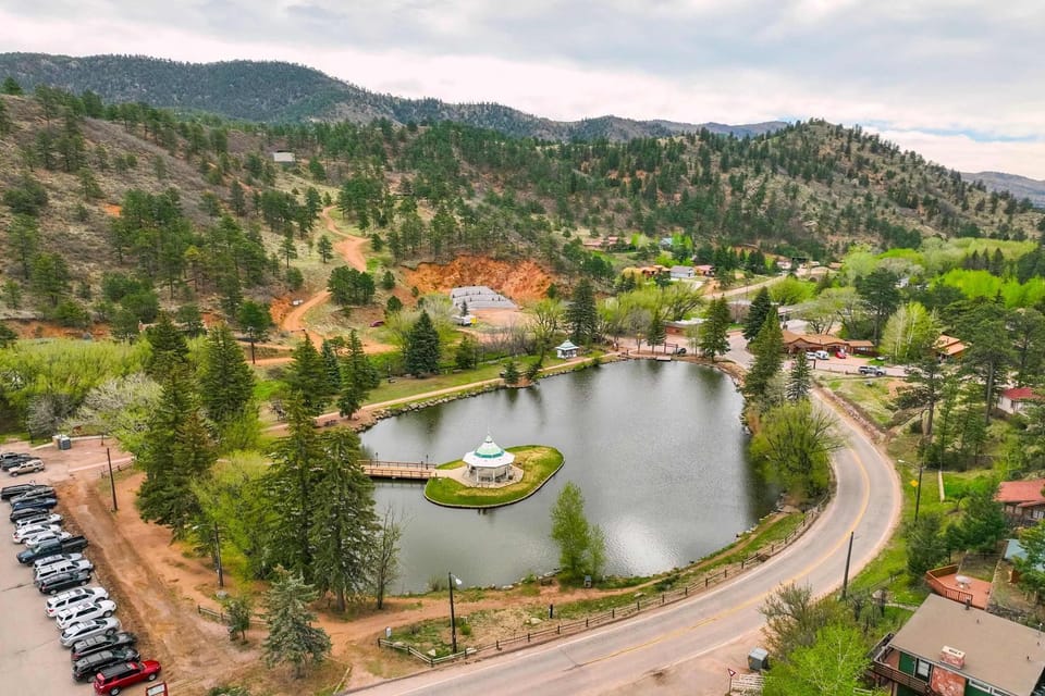 Lakeside Loft! Town Center Gem Near Gazebo Lake Apartment in Green Mountain Falls