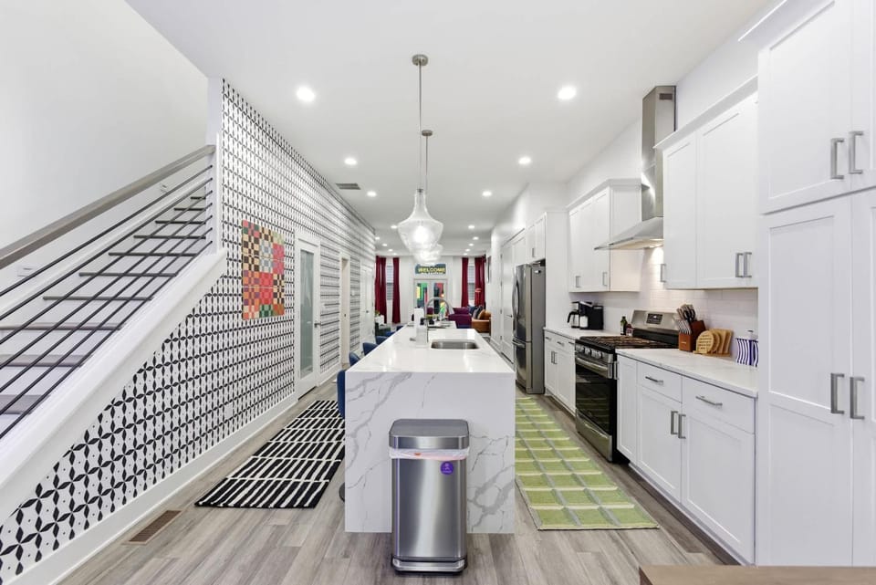 Victory Lane Villa - Game Room - Hot Tub - Firepit House in Indianapolis