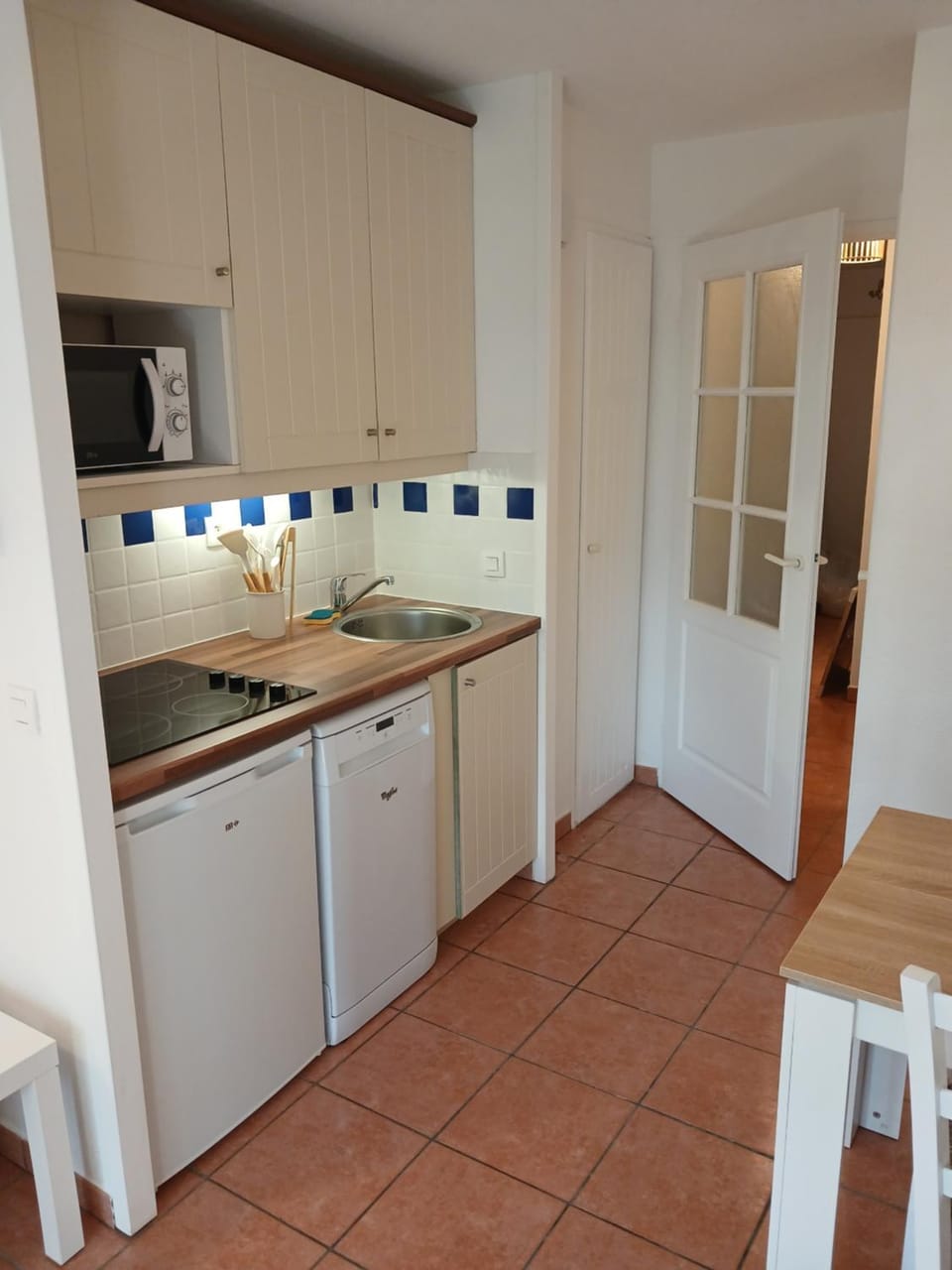 Kitchen or kitchenette