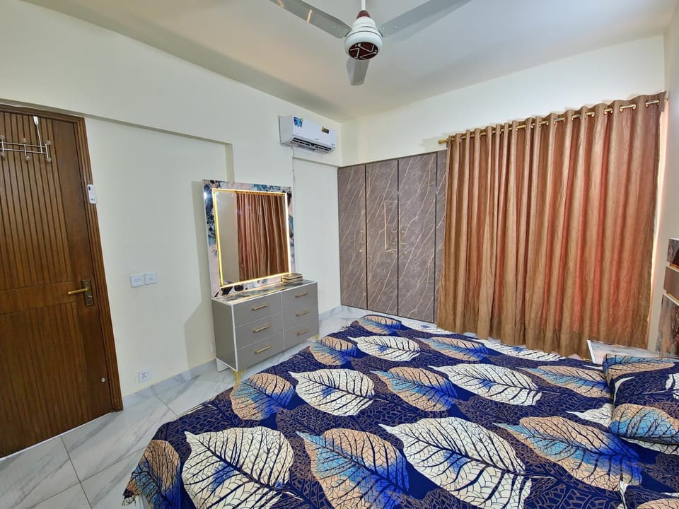Photo of the whole room, wardrobe