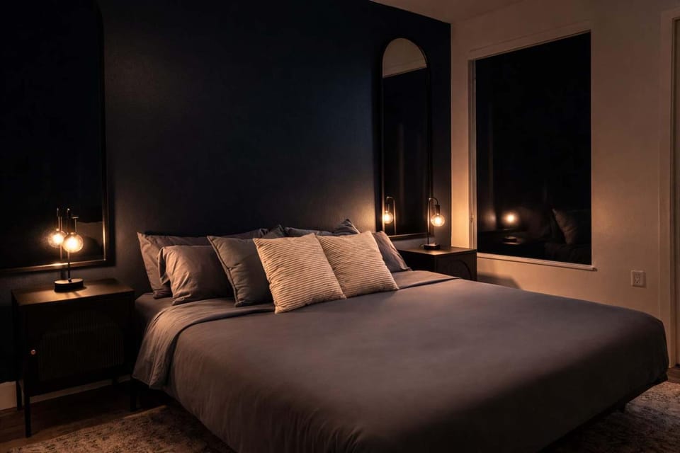 Bed, Photo of the whole room, Bedroom