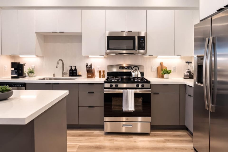Coffee/tea facilities, Kitchen or kitchenette, dishwasher, oven, stove, toaster